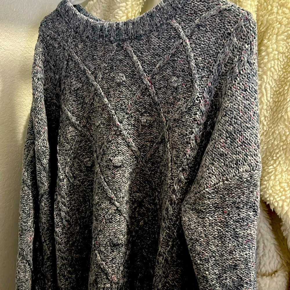 Time & Tru Blue & Pink Sweater🩵